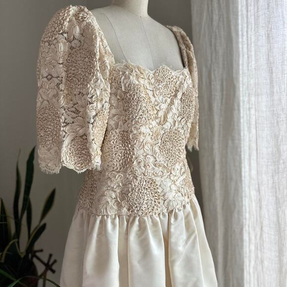 Saks Fifth Avenue Women’s Medium Dress Ivory Vintage Wedding Gown Rare Party - Picture 1 of 5